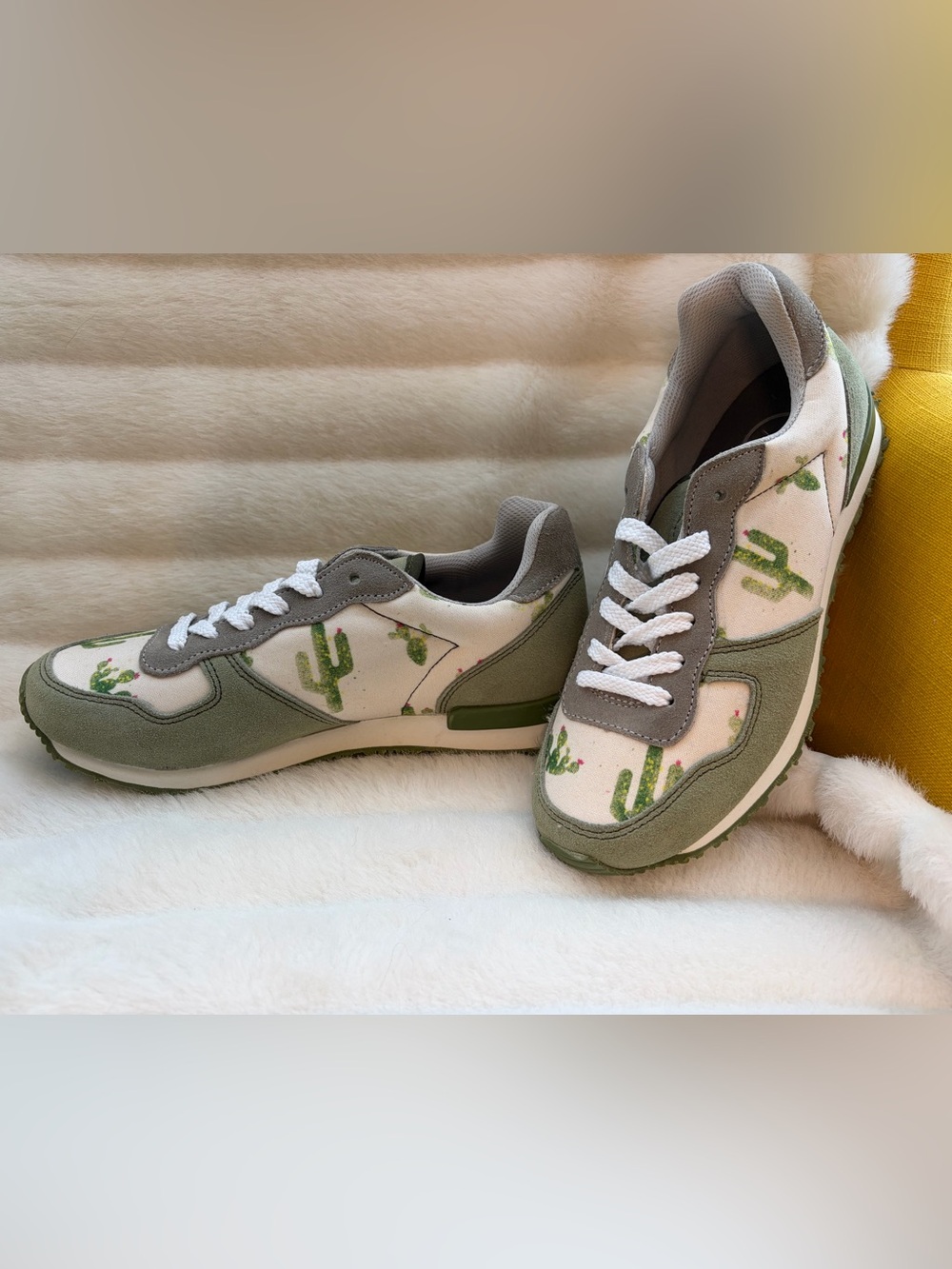 inkkas Light Gray & Olive Green Classic Jogger with Prickly Pear Design